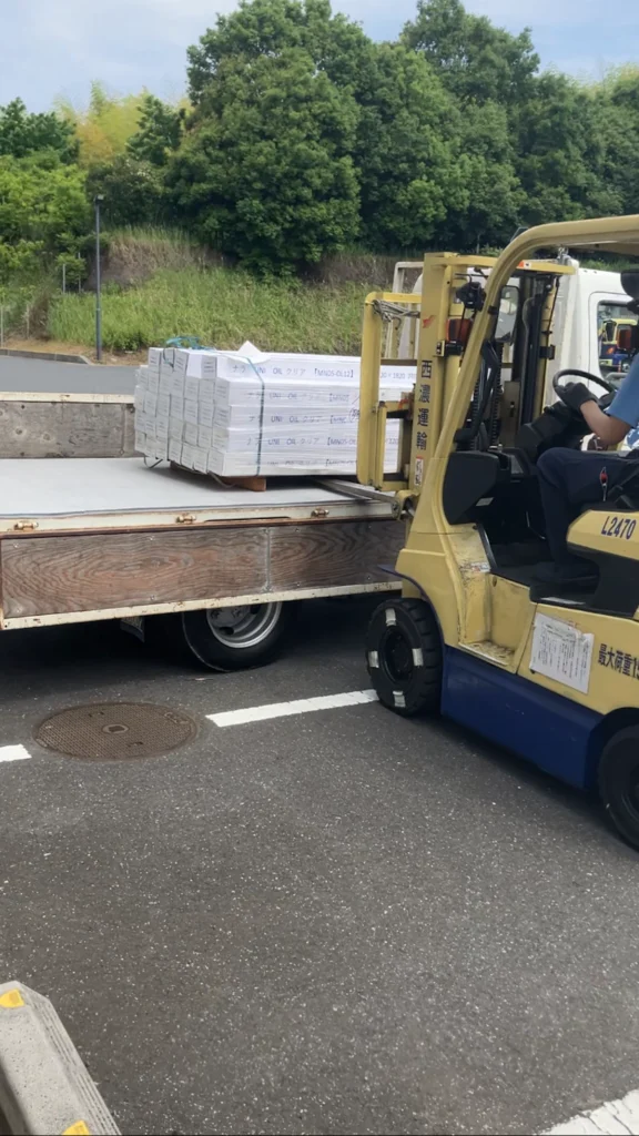 トラック手配 荷揚げ ジーグループ