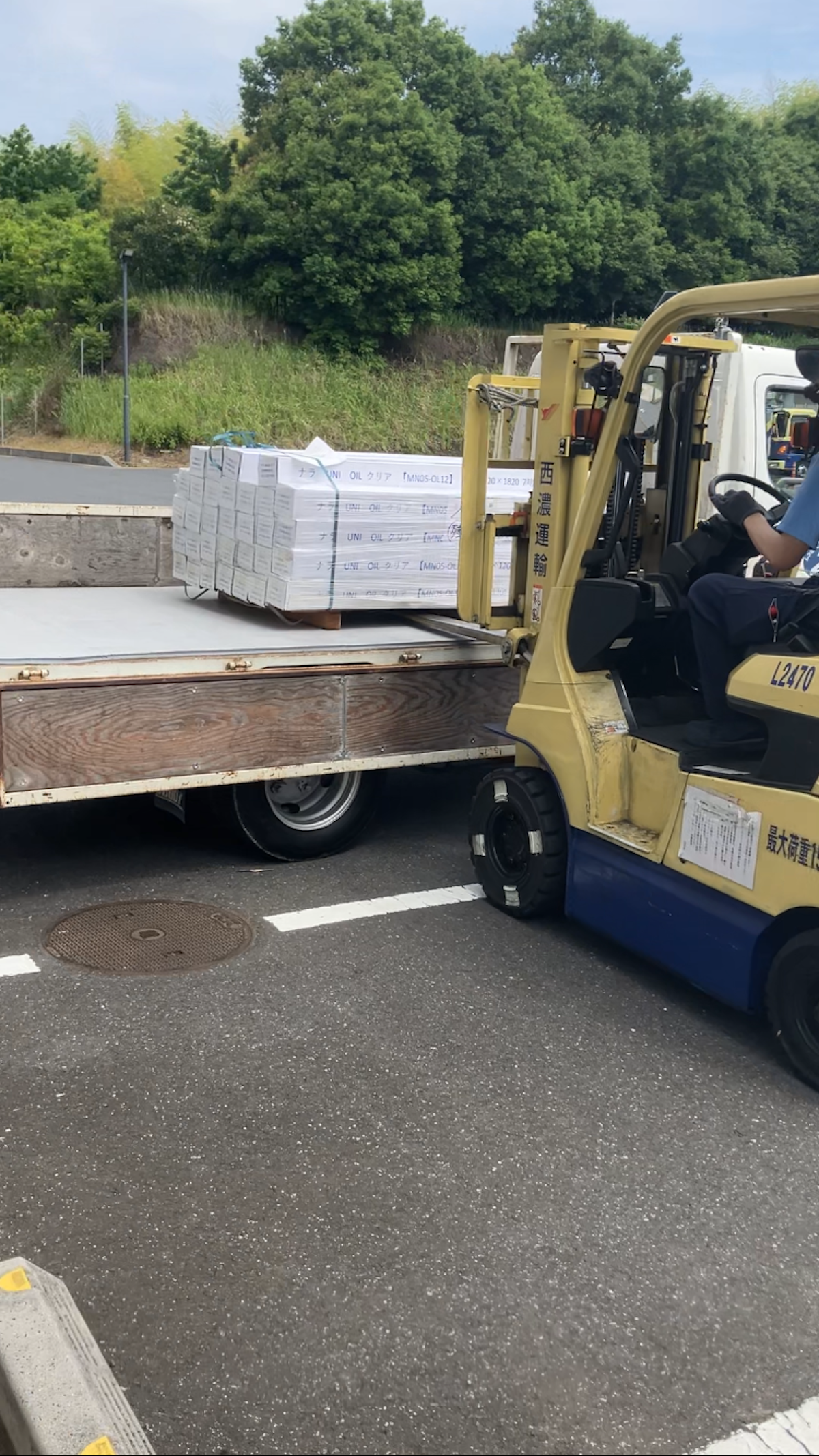 トラック手配・配送・搬入・荷揚げ作業までワンストップで対応